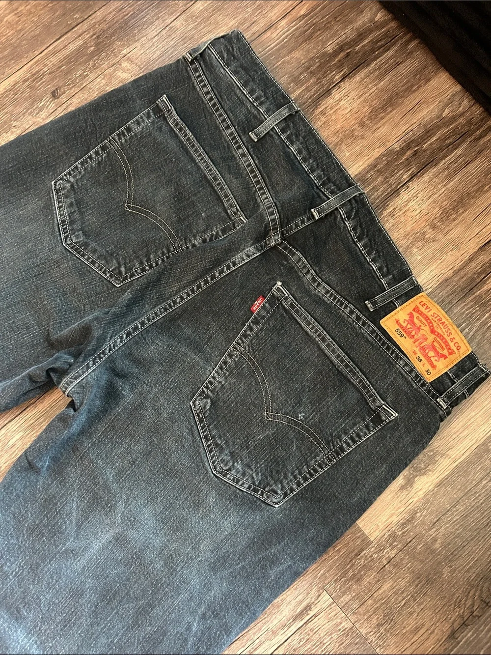 Levi's Men’s Jeans in Dark Blue Wash - Relaxed Fit